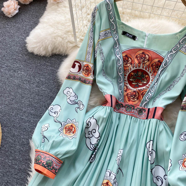 Stiilne roheline ümara kaelusega naiste kleit