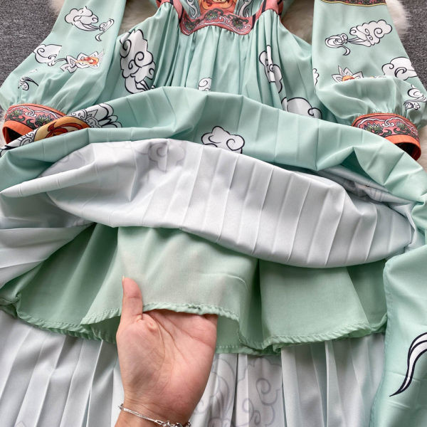 Stiilne roheline ümara kaelusega naiste kleit