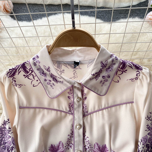 Naiste lillemustriga kevadkleit