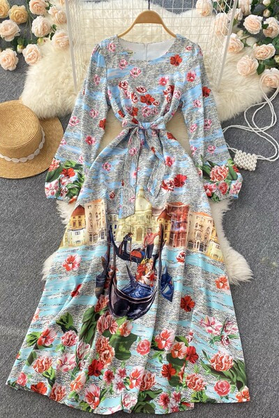 Uus mudel värvilisest ümara kaelusega naistekleidist