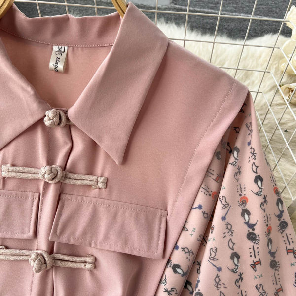 Roosa naiste kleit klassikalise kraega