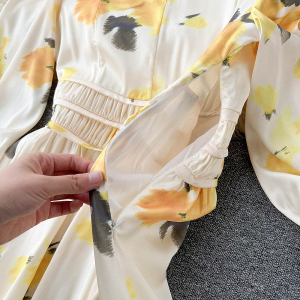 Rochie lunga cu model floral - model croiat