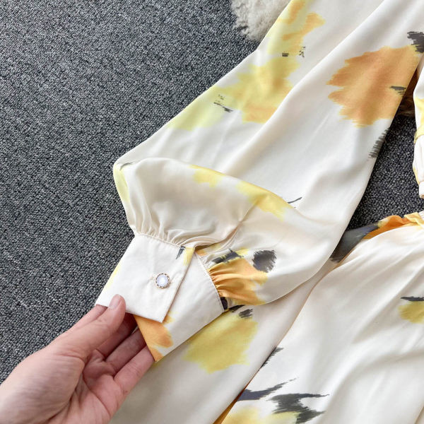 Rochie lunga cu model floral - model croiat