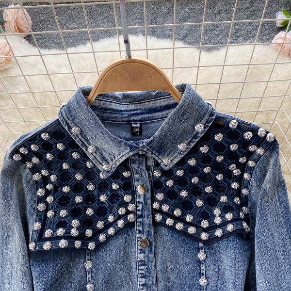 Naiste asümmeetriline nööpidega kleit