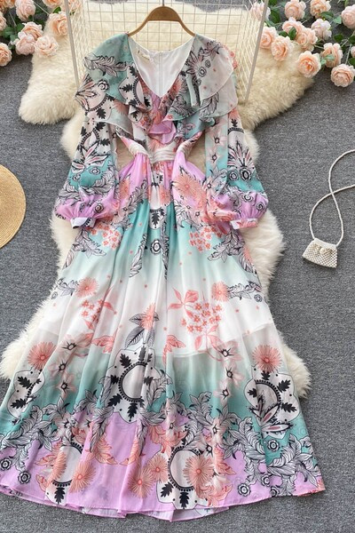 Κλος φόρεμα με λαιμόκοψη 