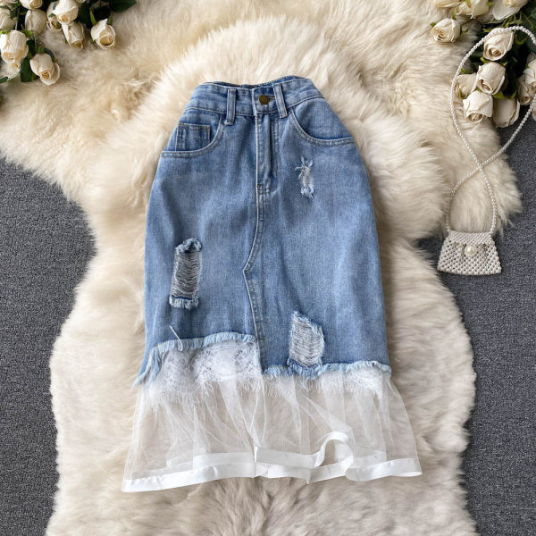 Naiste kõrge vöökoha ja tülliga teksaseelik