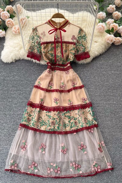 Rochie lunga de dama cu broderie si maneci 3/4