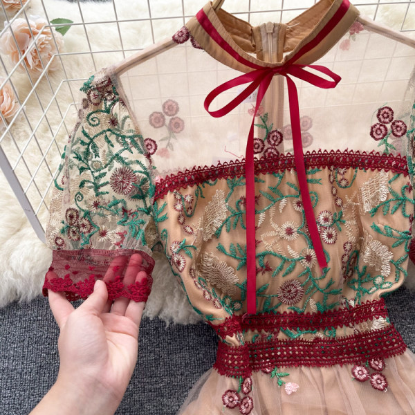 Rochie lunga de dama cu broderie si maneci 3/4