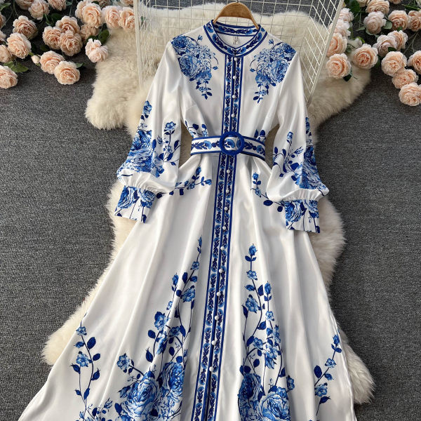 Rochie cu croi lung alb cu model floral si curea