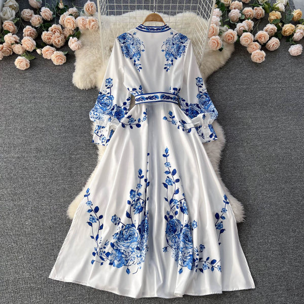 Rochie cu croi lung alb cu model floral si curea