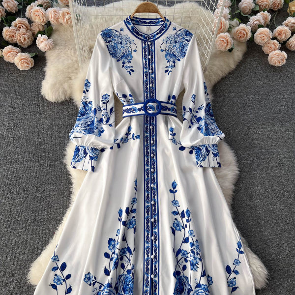 Rochie cu croi lung alb cu model floral si curea