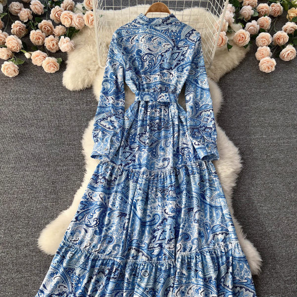 Naiste vabaaja pikk kleit vöö ja nööpidega