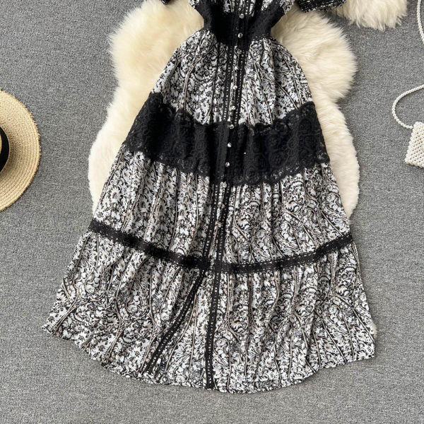 Musta pitsiga naiste kleit