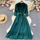 Stiilne naiste kleit spits dekoltee ja vööga