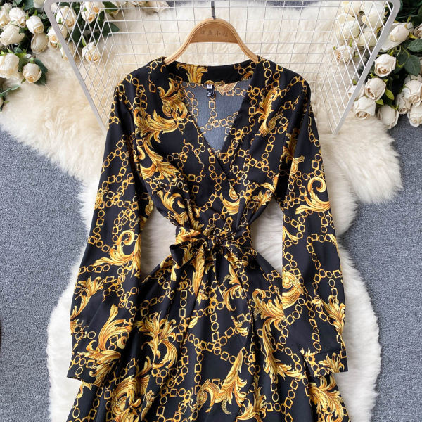 Pikk naiste kleit V-kaelusega