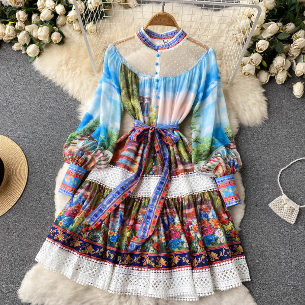 Naiste retrokleit lilltikandi ja pitsimotiividega