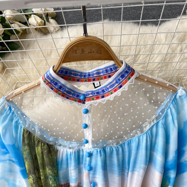 Naiste retrokleit lilltikandi ja pitsimotiividega