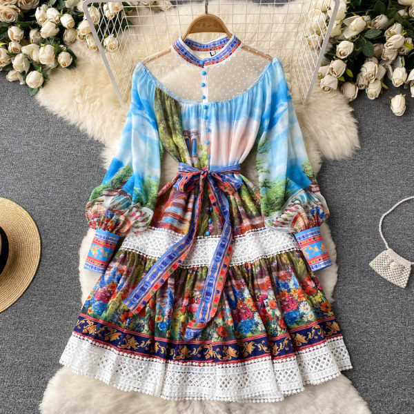 Naiste retrokleit lilltikandi ja pitsimotiividega