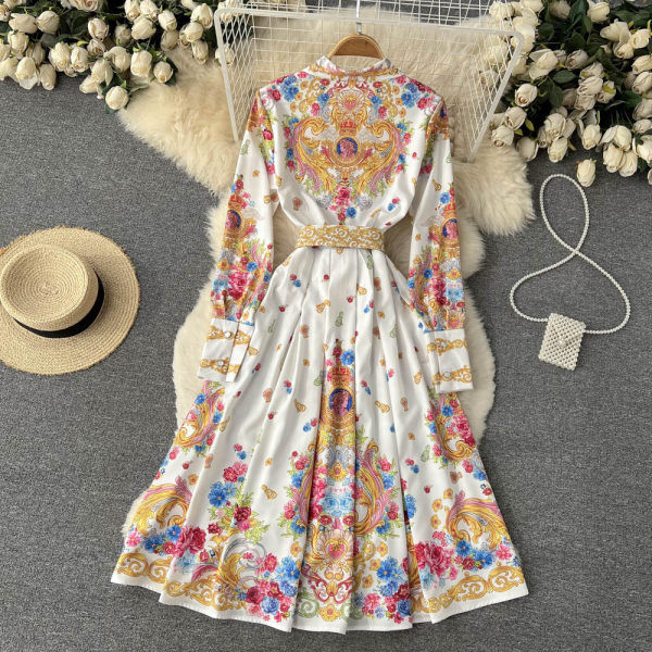 Naiste elegantne vööga kleidi väljalõikega mudel