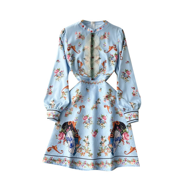 Madala krae ja pikkade varrukatega naiste kleit