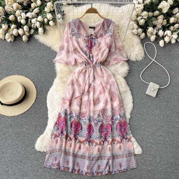 Naiste pikk kleit vöökohal lipsudega