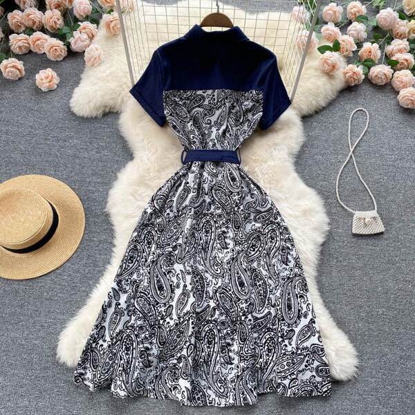 Naiste kleit lühikeste varrukatega vöö ja taskuga