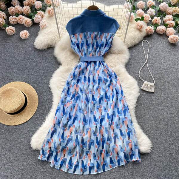 Sinine naiste kleit vööga