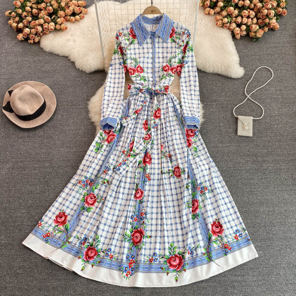 Klassikalise kraega pikk kleit