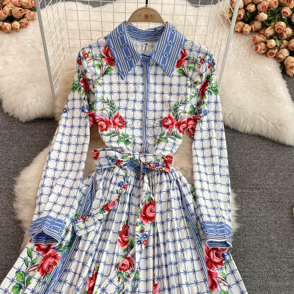 Klassikalise kraega pikk kleit