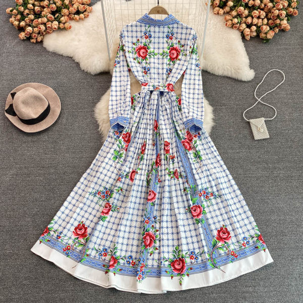 Klassikalise kraega pikk kleit