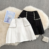 Naiste kõrge vöökoha ja kivikestega seelik