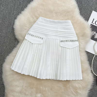 Naiste plisseeritud seelik kõrge vöökoha ja dekoratiivkividega