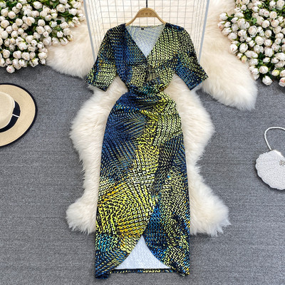 Rochie de dama de lungime medie si decolteu adanc