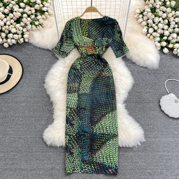 Rochie de dama de lungime medie si decolteu adanc