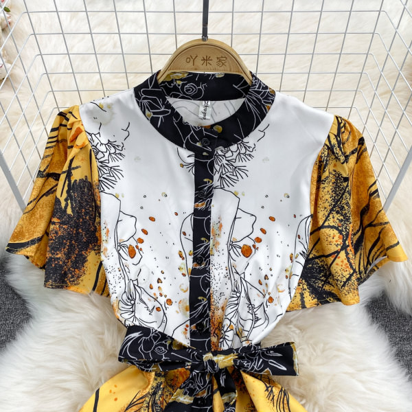 Värviline kleit ovaalse kaelusega