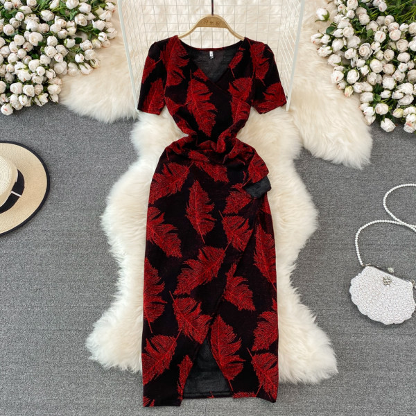 Rochie de dama cu maneci scurte si decolteu spitz