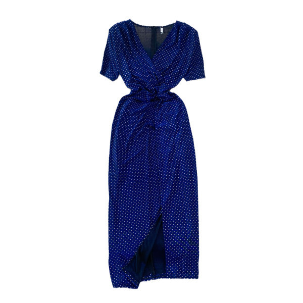 Sügava spitsikaelusega suvekleit