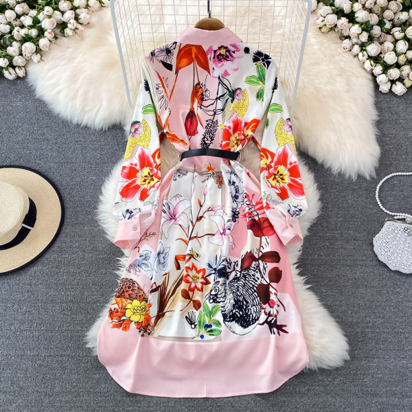 Värviline naiste kevadkleit klassikalise kraega