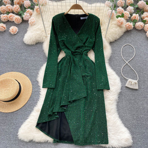 Särav naiste kleit spitsikaelusega