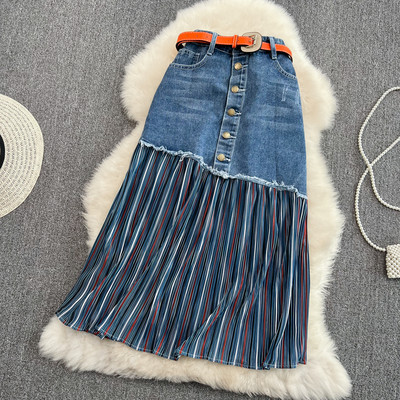 Kõrge vöökohaga teksaseelik ja nahast vöö