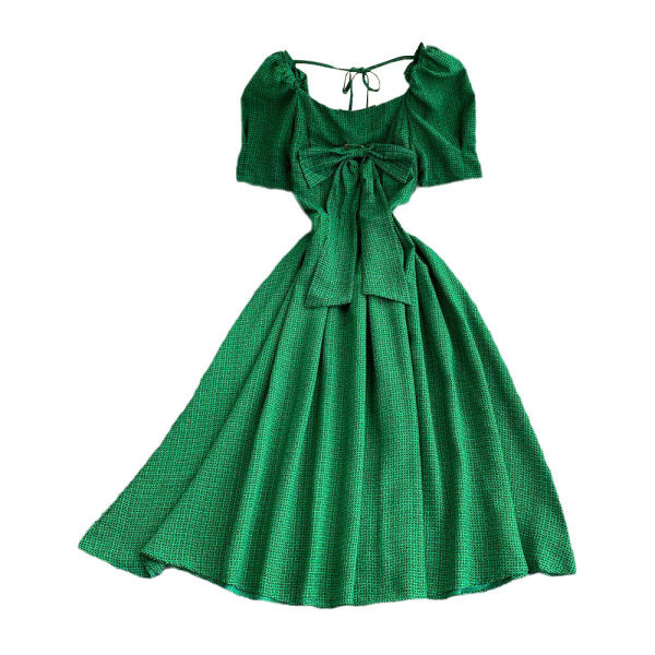 Väljalõigatud pikk retrostiilis paelaga kleit