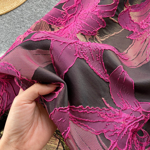 Naiste moodne ümara kaelusega kleit - tsüklameni värvi