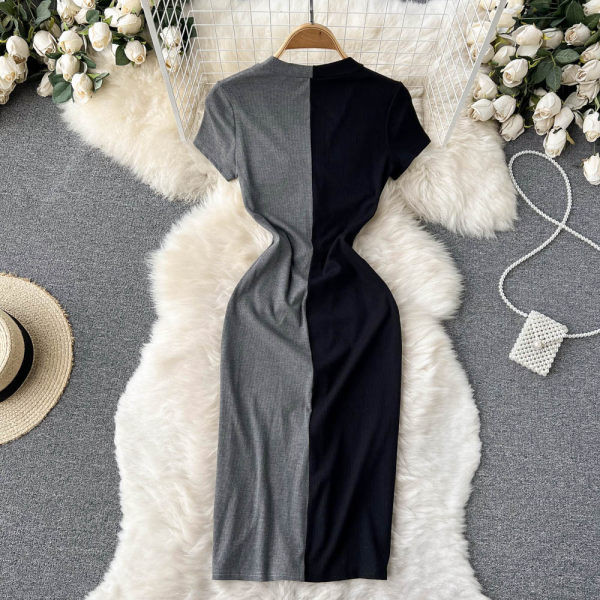 Lihtne sirge nööpidega kleit