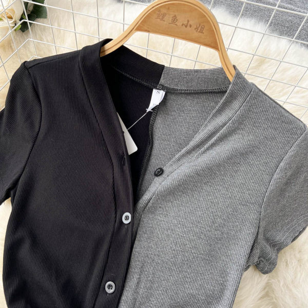 Lihtne sirge nööpidega kleit