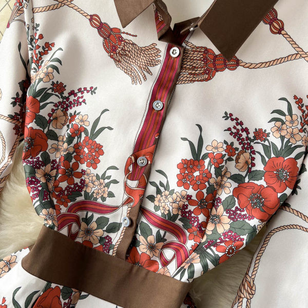 Naiste pikk kleit klassikalise kraega