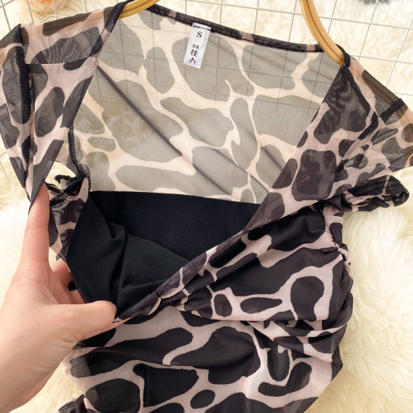 Naiste vabaaja lühike kandilise kaelusega kleit