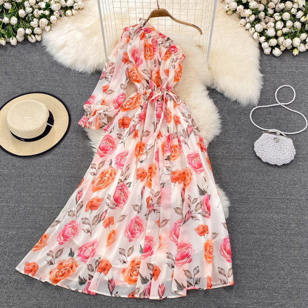 Lillemustri ja ühe varrukaga naiste kleit