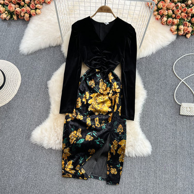 Naiste sametkleit värvilise seelikuga