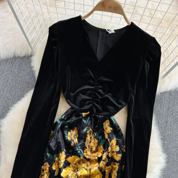 Naiste sametkleit värvilise seelikuga