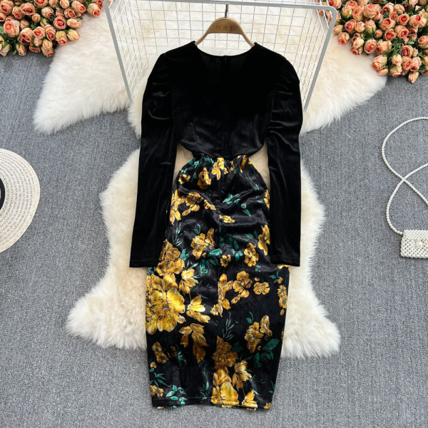 Naiste sametkleit värvilise seelikuga